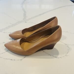 Franco Sarto Wedge Shoes Womens Sz 7.5 Tan Beige Leather 3 Inch Heels Career